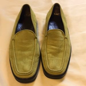 🥑 Tods suede loafer. Avocado green/black sole, sz 8.
